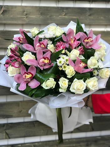 Букет цветов из: Розы и Хризантемы в Новокуйбышевске Самарская область