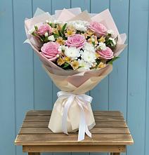 Букет цветов из:  Гвоздики, Орхидеи и Розы в Новокуйбышевске Самарская область