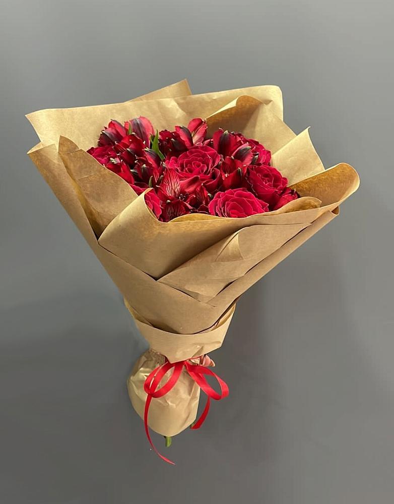 Букет цветов из: Альстромерии и Розы в Новокуйбышевске Самарская область