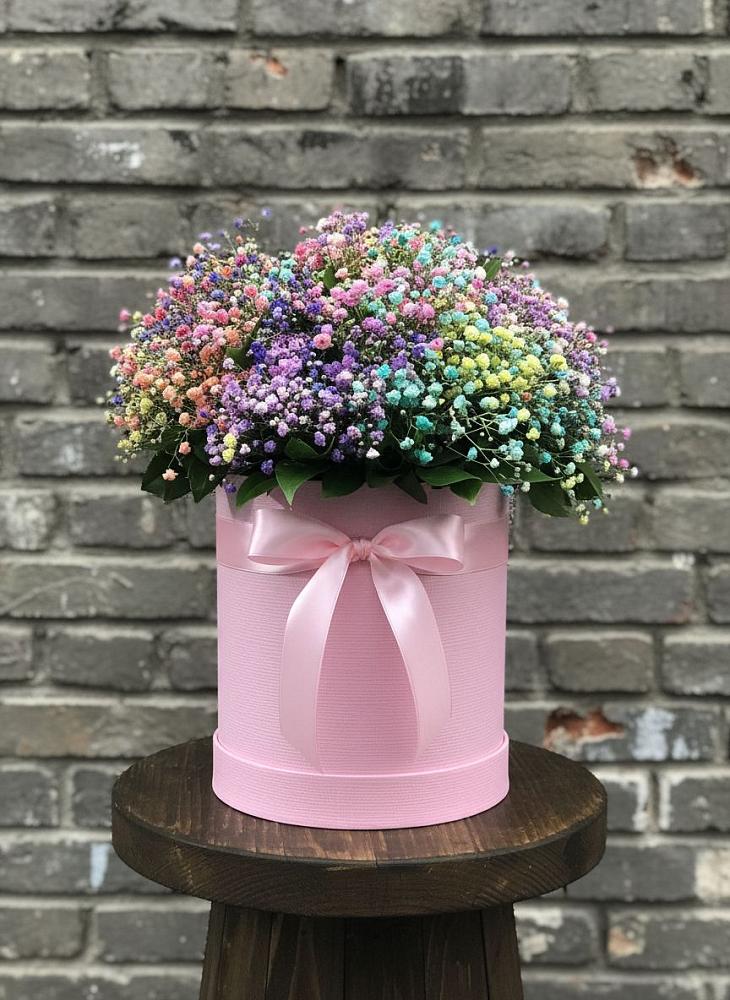 Цветочная композиция из Гипсофила и Розы в шляпной коробке в Новокуйбышевске Самарская область