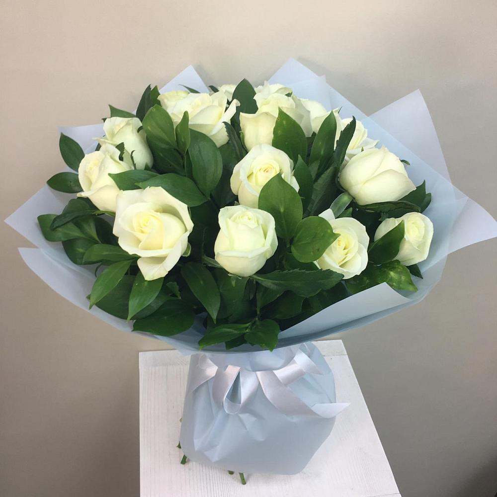 Букет 15 Белых роз Проуд в Новокуйбышевске Самарская область