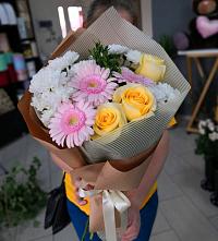 Букет цветов из:  Герберы, Розы и Хризантемы в Новокуйбышевске Самарская область