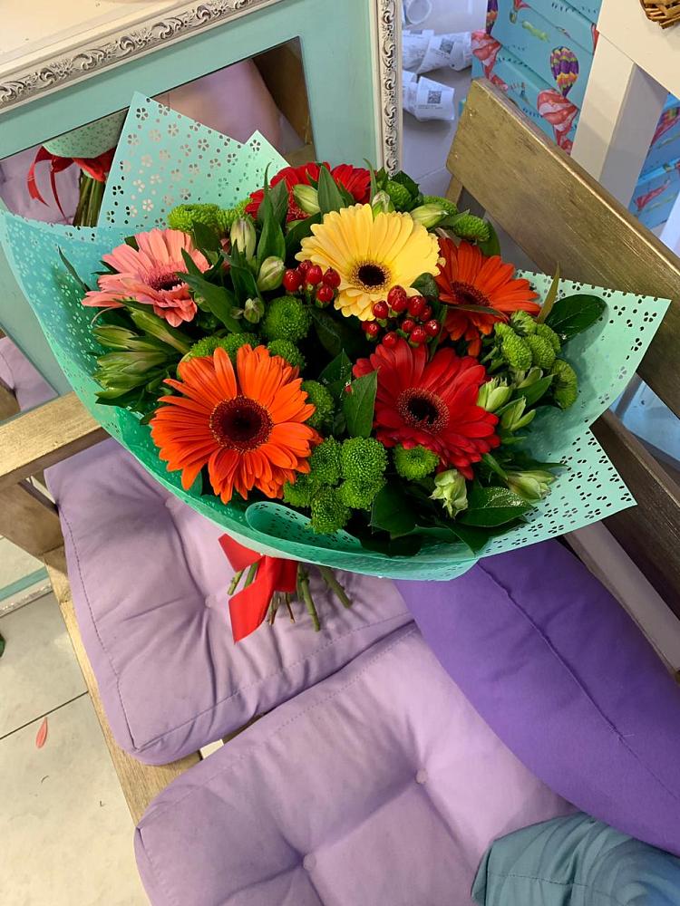 Букет цветов из: Герберы, Хризантемы и Альстромерии в Новокуйбышевске Самарская область