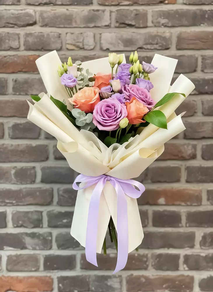 Букет цветов из: Лизиантусы и Розы в Новокуйбышевске Самарская область