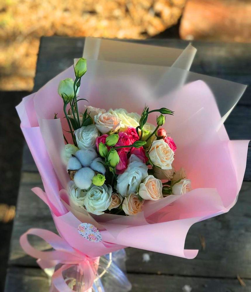 Букет цветов из: Розы и Лизиантусы в Новокуйбышевске Самарская область