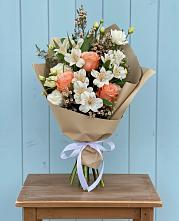 Букет цветов из:  Альстромерии, Лизиантусы, Розы и Хризантемы в Новокуйбышевске Самарская область