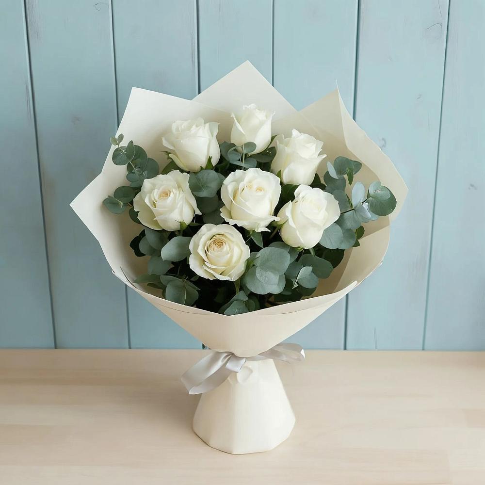 Букет Белые розы в Эвкалипте в Новокуйбышевске Самарская область