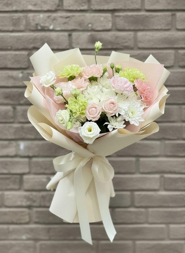 Букет цветов из: Гвоздики, Розы, Лизиантусы и Хризантемы в Новокуйбышевске Самарская область