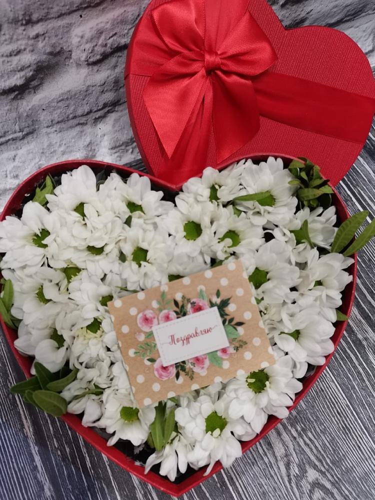 Цветочная композиция из Хризантемы в виде сердца в Новокуйбышевске Самарская область