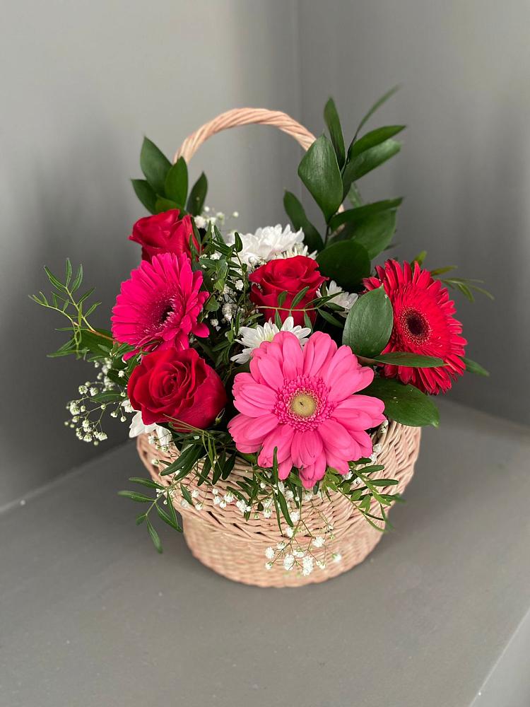 Цветочная композиция из Розы, Хризантемы и Герберы в корзине в Новокуйбышевске Самарская область