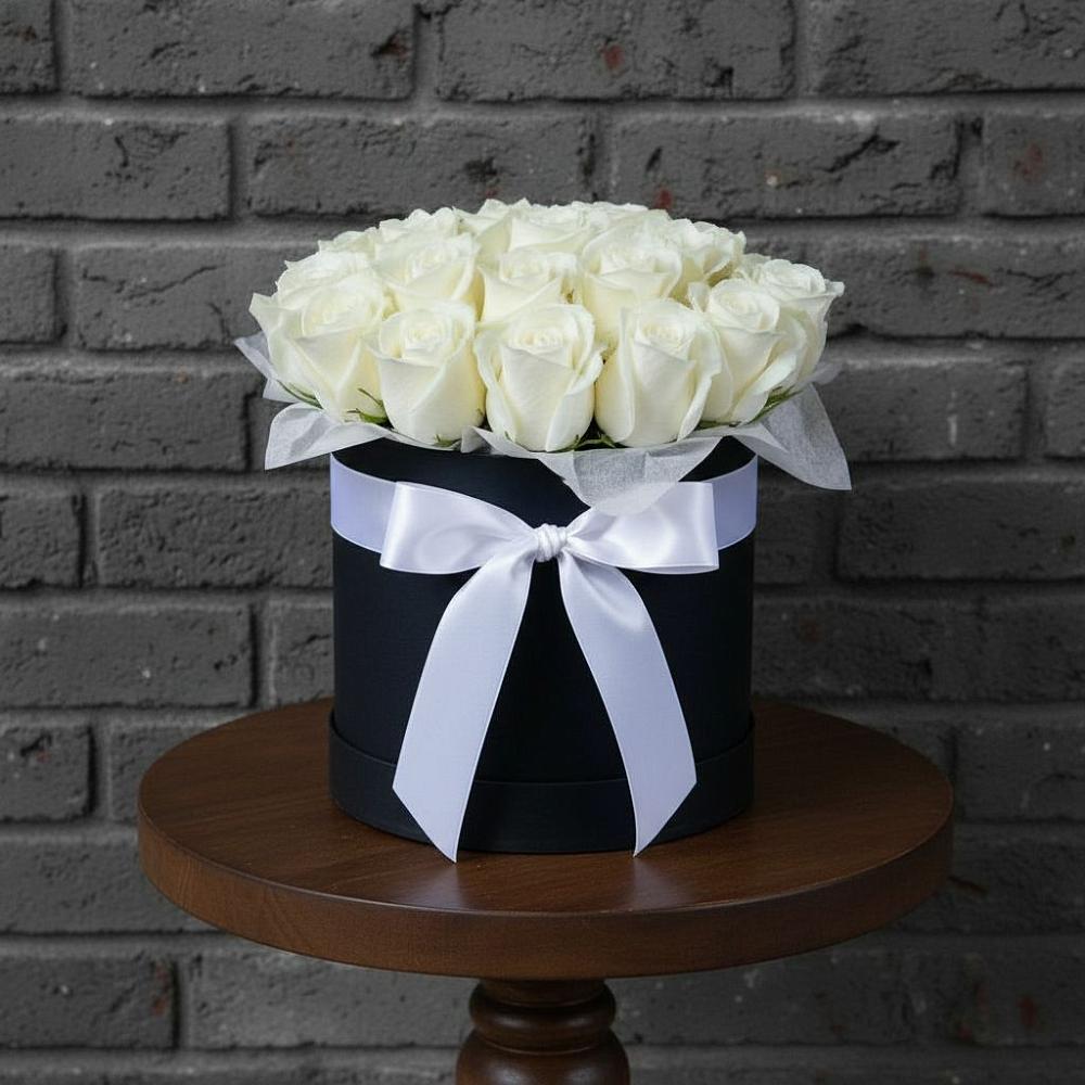 Цветочная композиция из Розы в шляпной коробке в Новокуйбышевске Самарская область