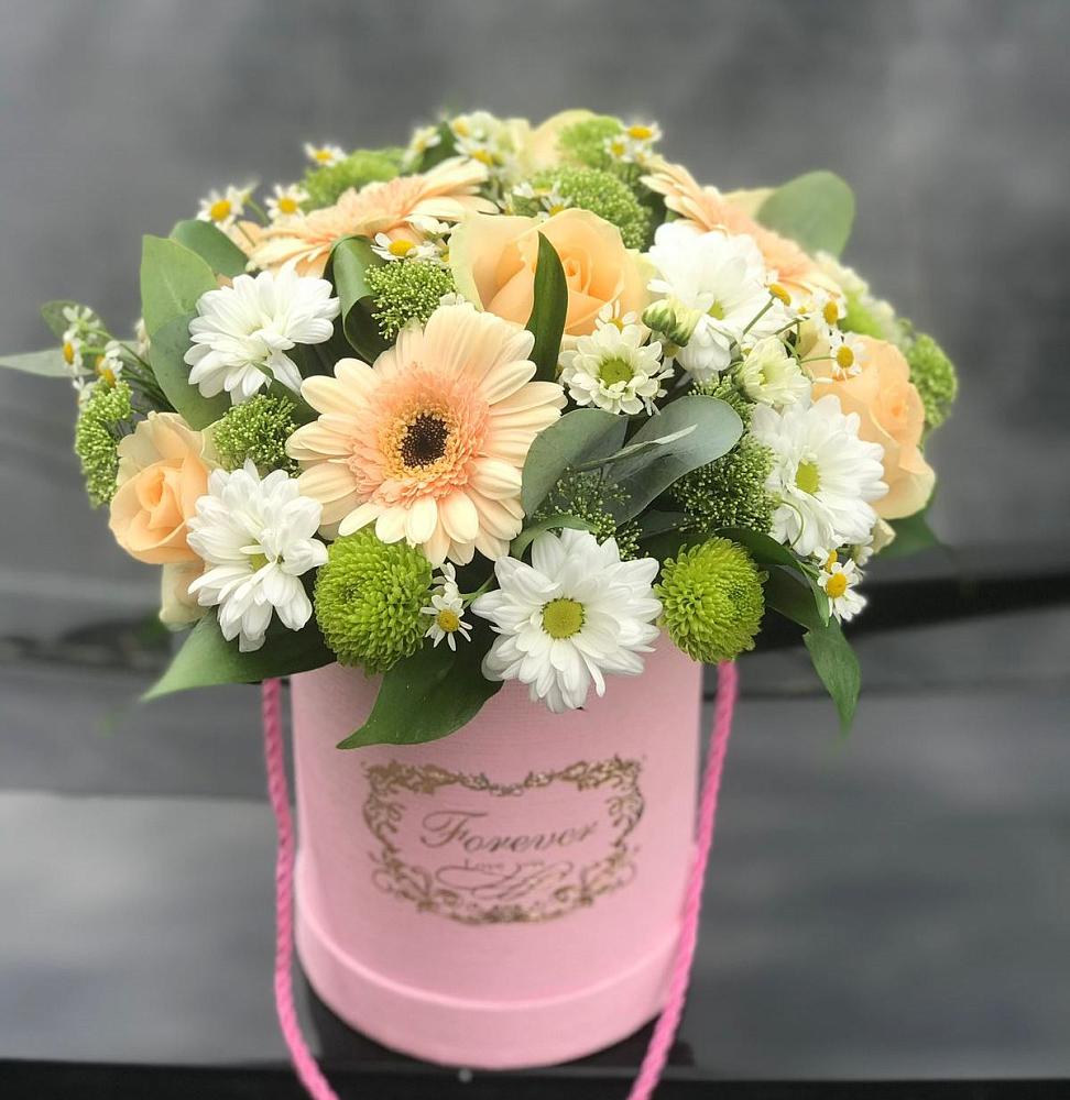 Цветочная композиция из Розы, Герберы и Хризантемы в шляпной коробке в Новокуйбышевске Самарская область