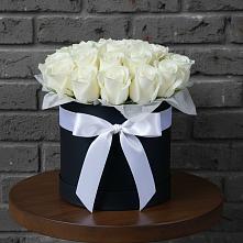 Цветочная композиция из Розы в шляпной коробке в Новокуйбышевске Самарская область