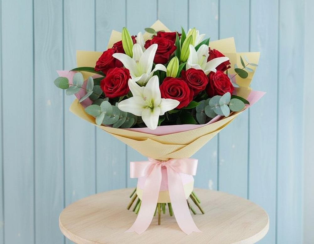 Букет цветов из: Лилии и Розы в Новокуйбышевске Самарская область